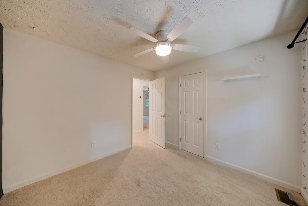 102 Vanessa Drive SE