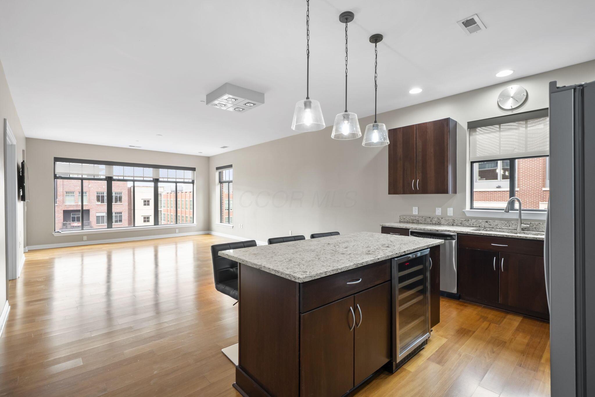 250 Daniel Burnham Square, 710