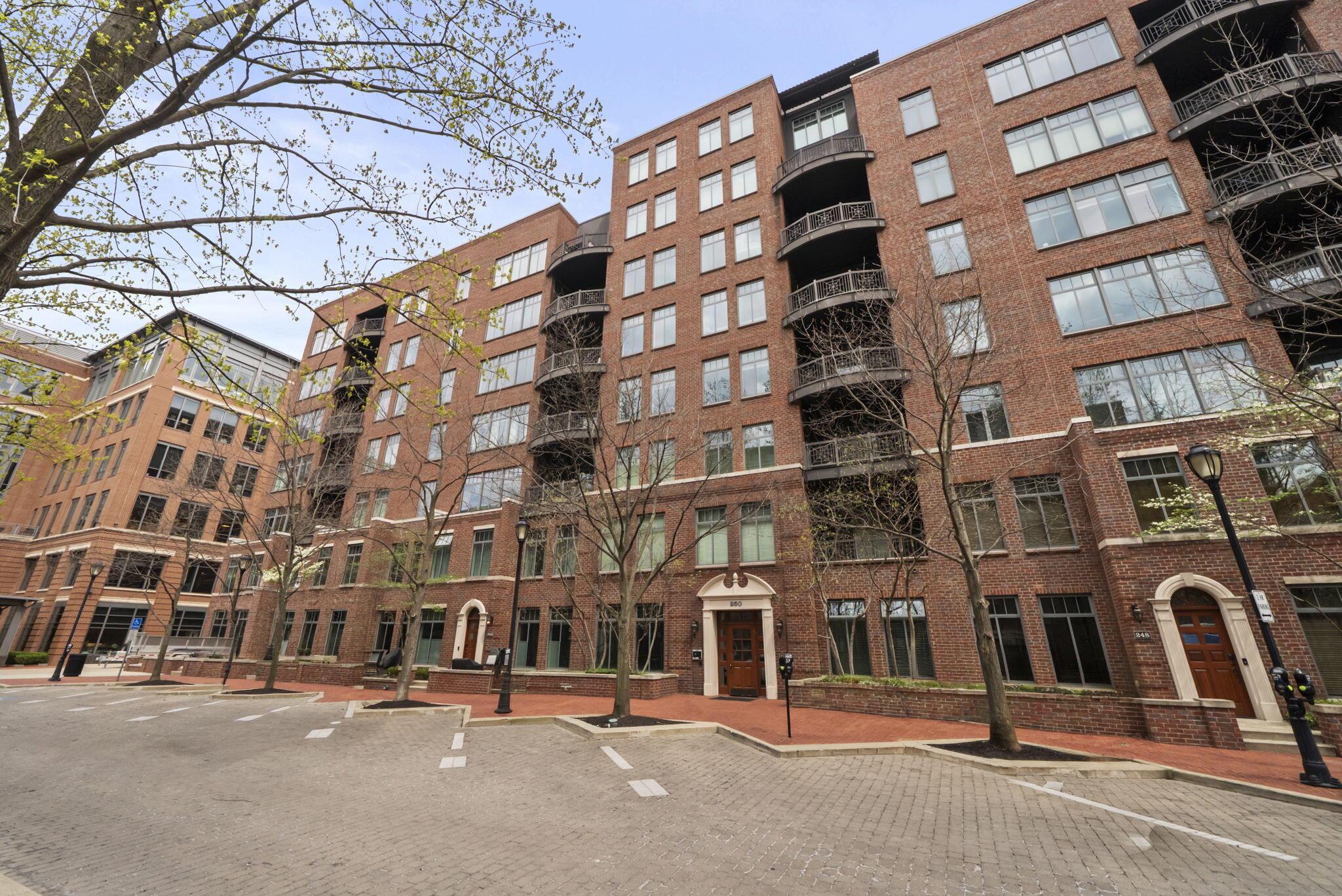 250 Daniel Burnham Square, 710