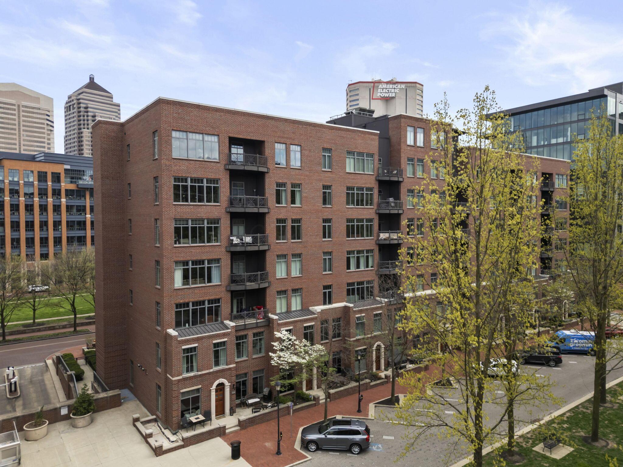 250 Daniel Burnham Square, 710