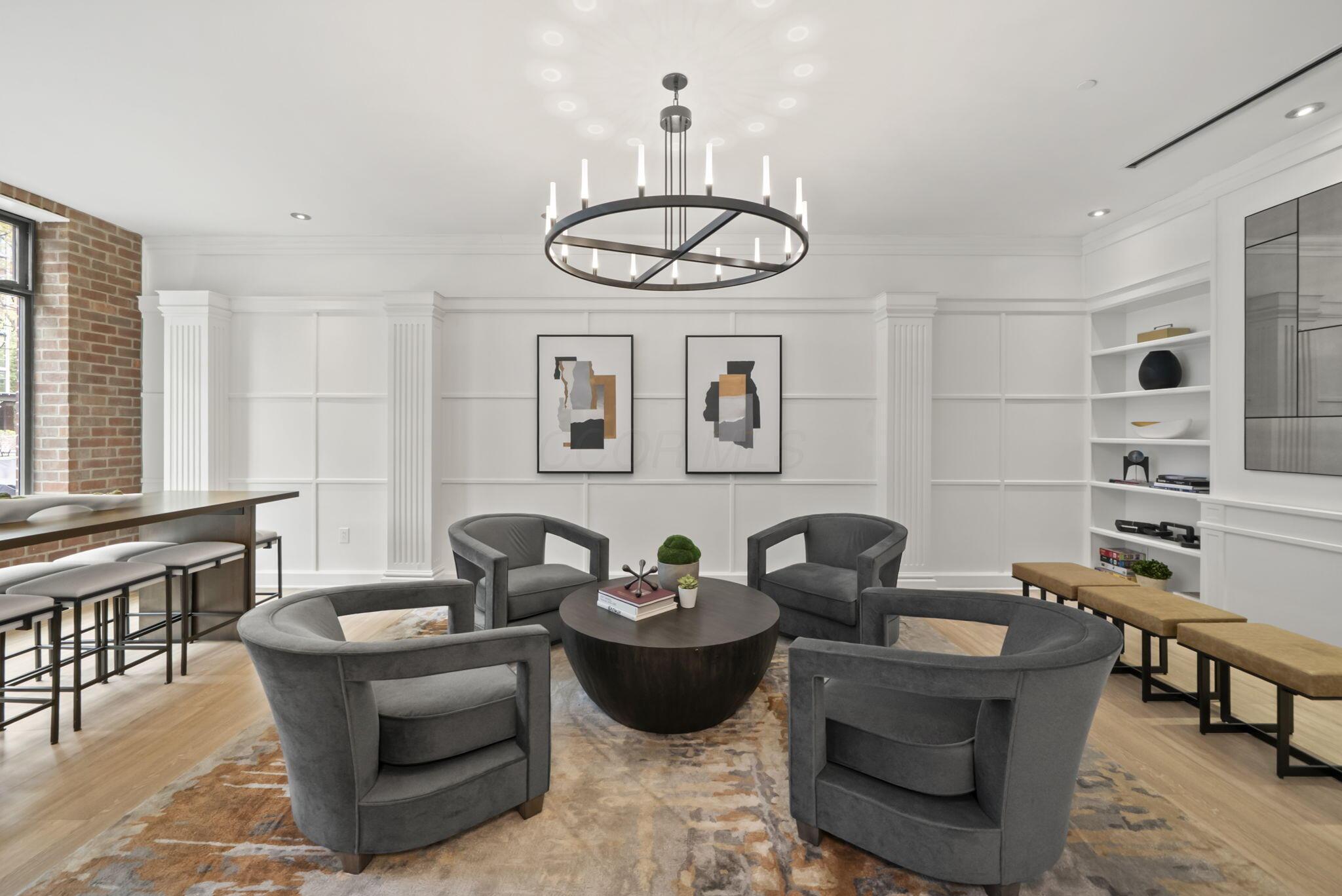 250 Daniel Burnham Square, 710