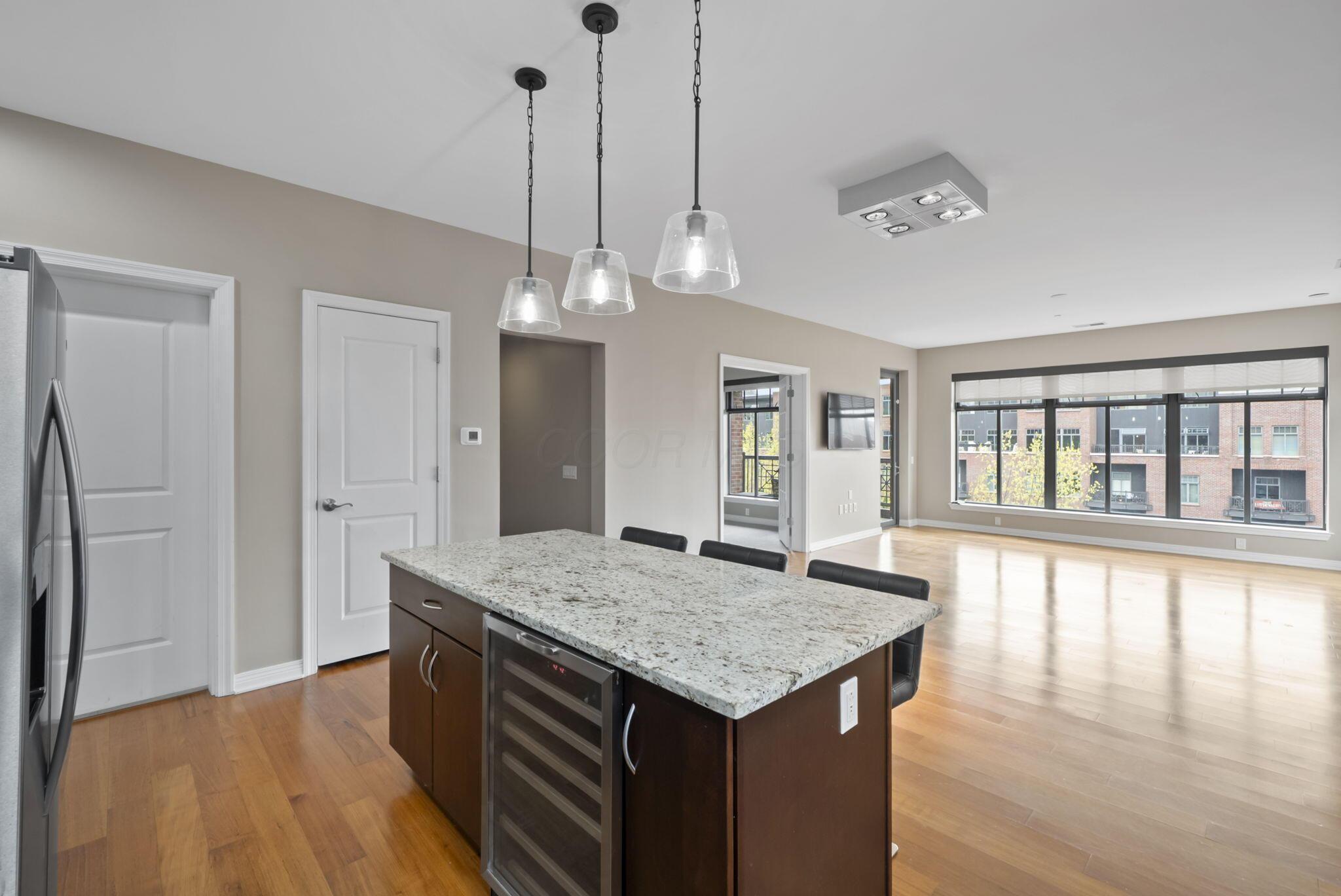 250 Daniel Burnham Square, 710