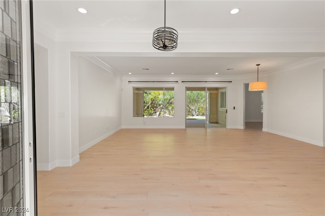 4194 Agosta Luna Place