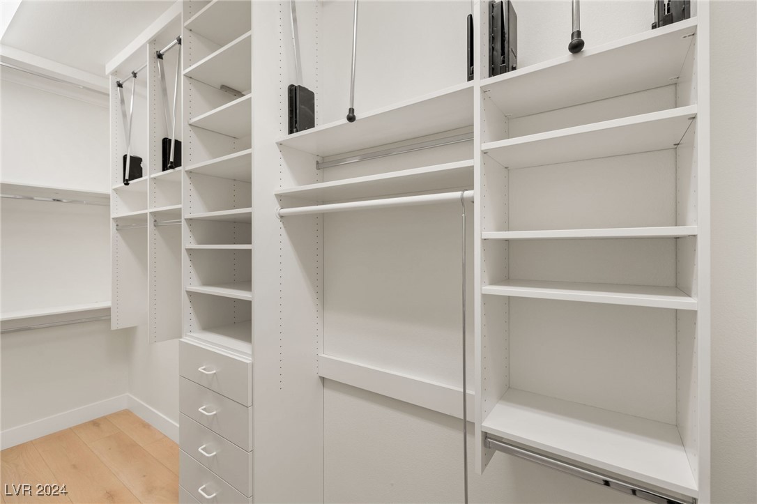 4194 Agosta Luna Place