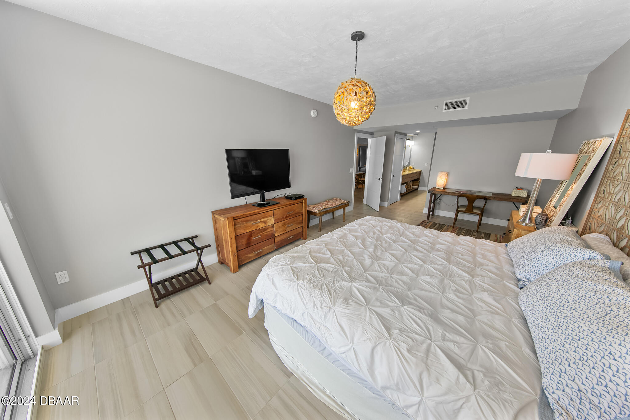 4767 S Atlantic Avenue, 703