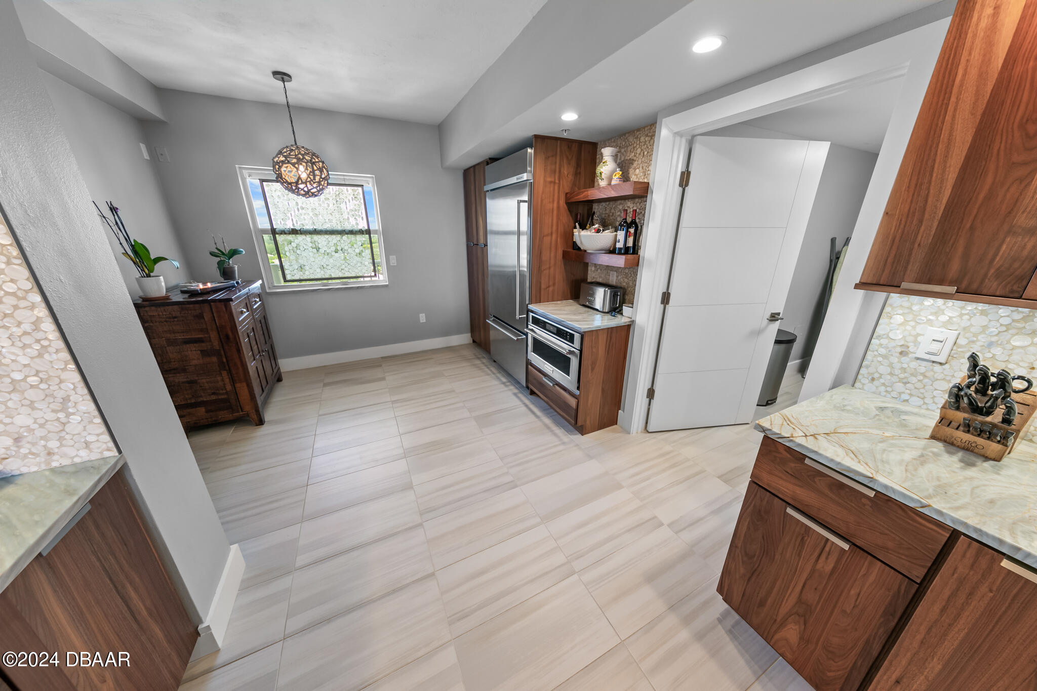 4767 S Atlantic Avenue, 703