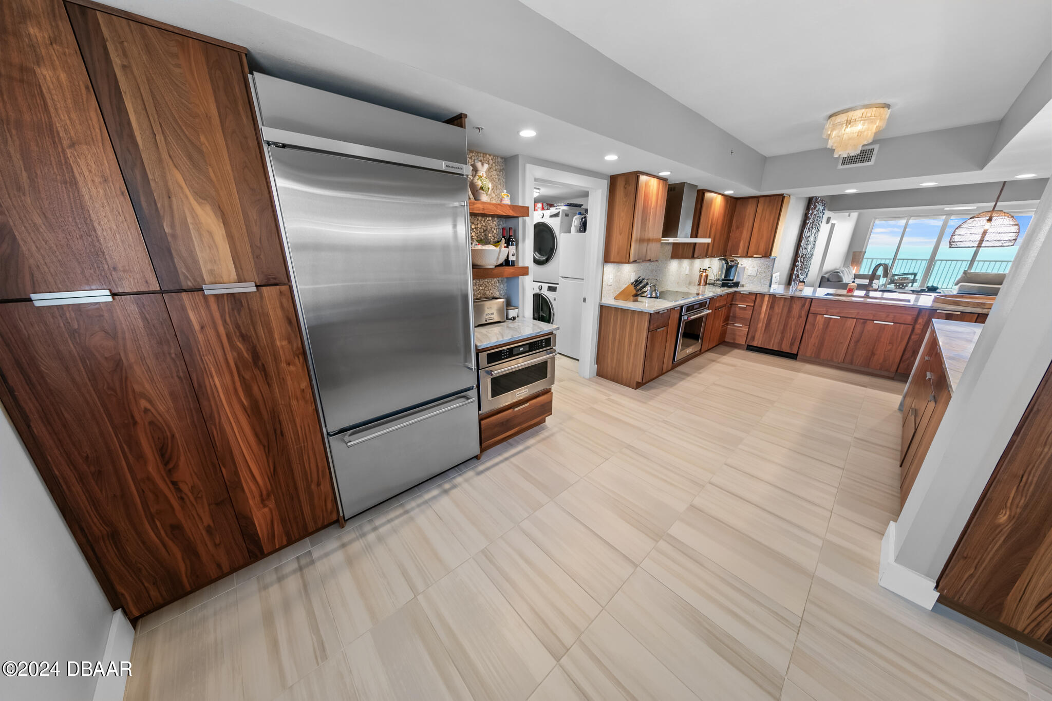 4767 S Atlantic Avenue, 703