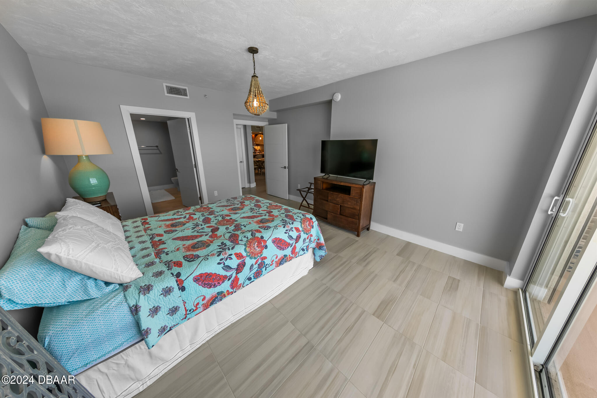 4767 S Atlantic Avenue, 703