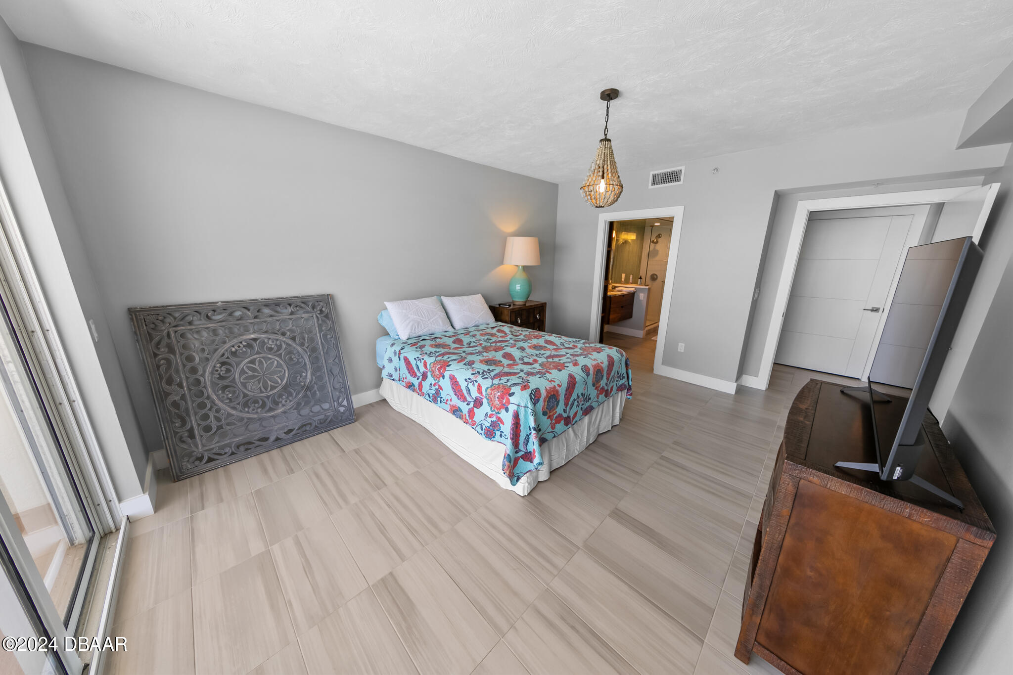 4767 S Atlantic Avenue, 703