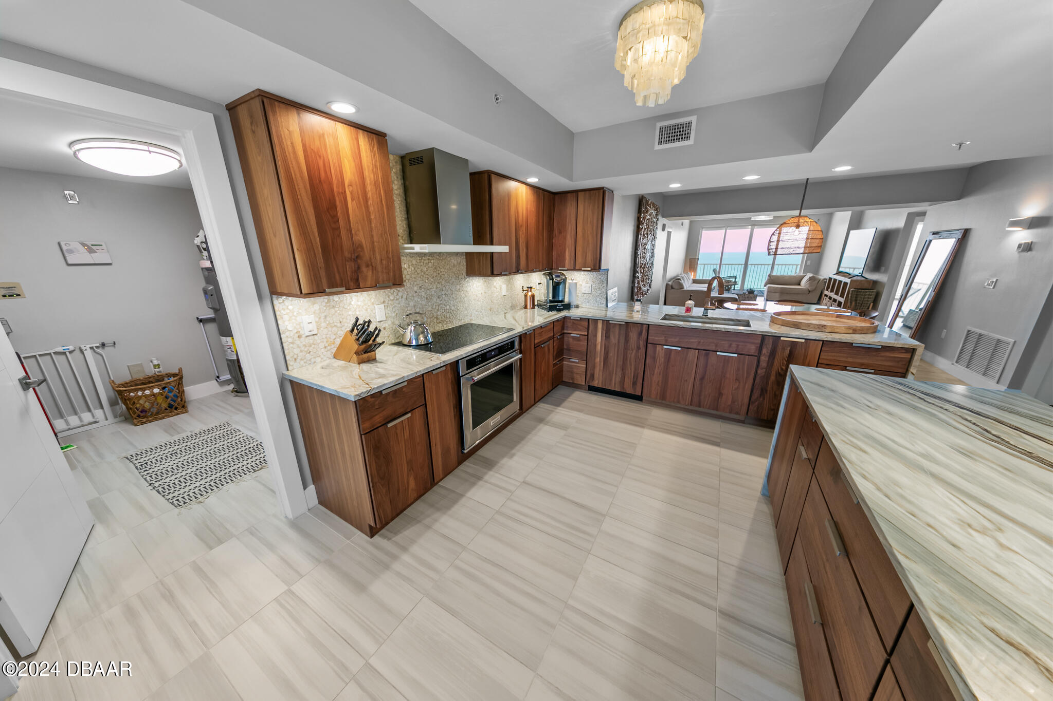 4767 S Atlantic Avenue, 703
