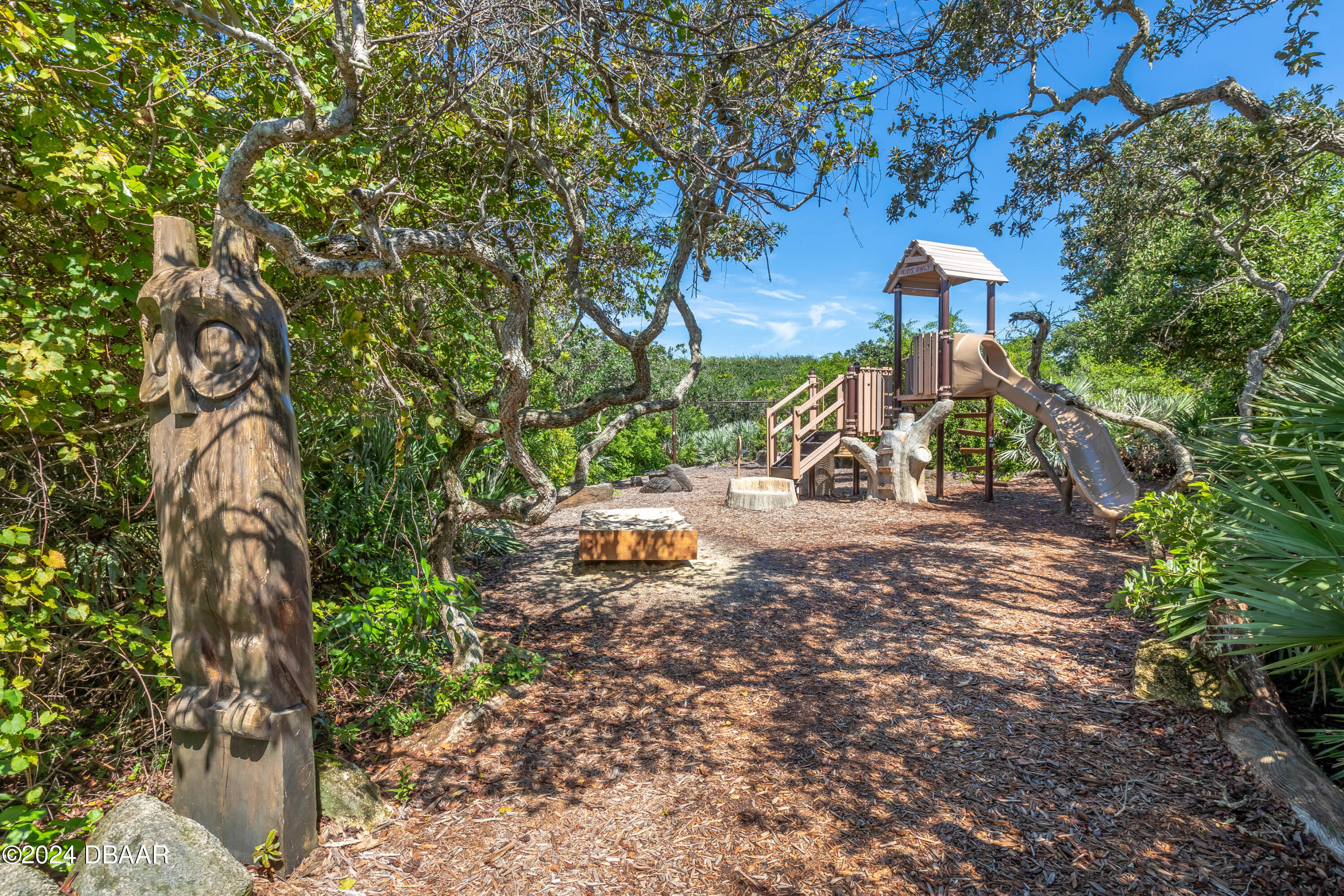 4767 S Atlantic Avenue, 703