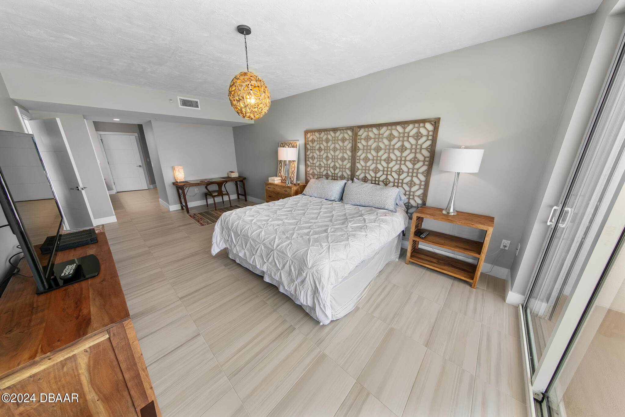 4767 S Atlantic Avenue, 703