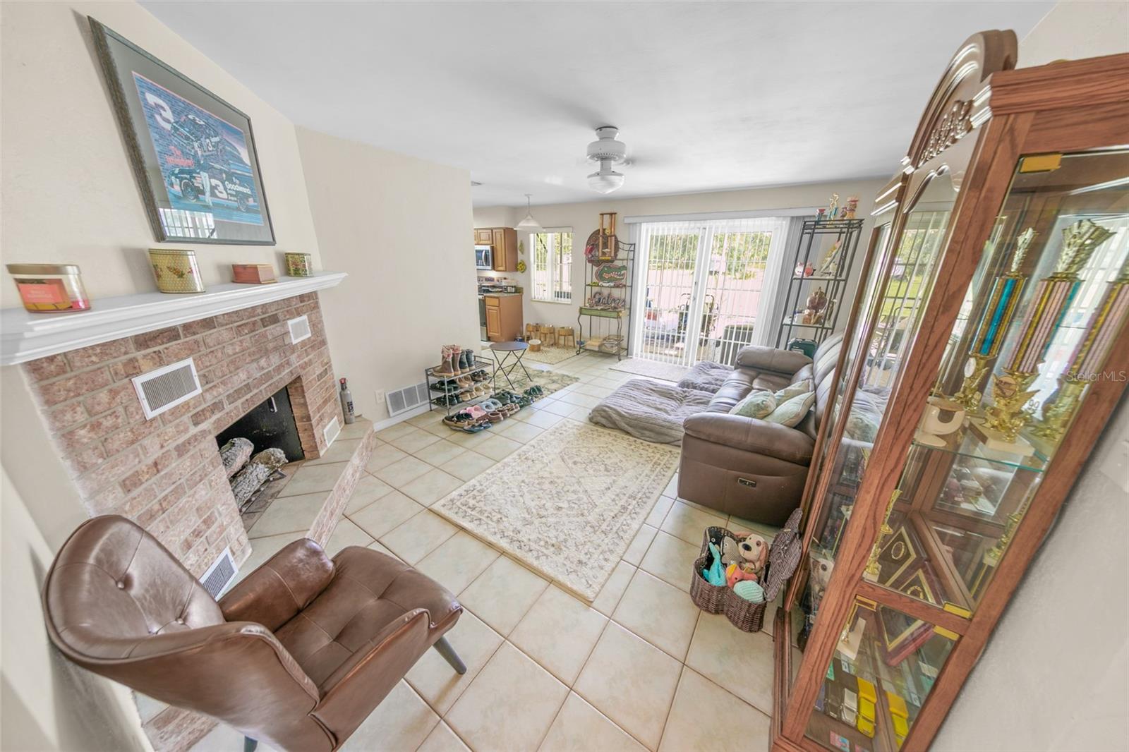 2041 HALIFAX DR