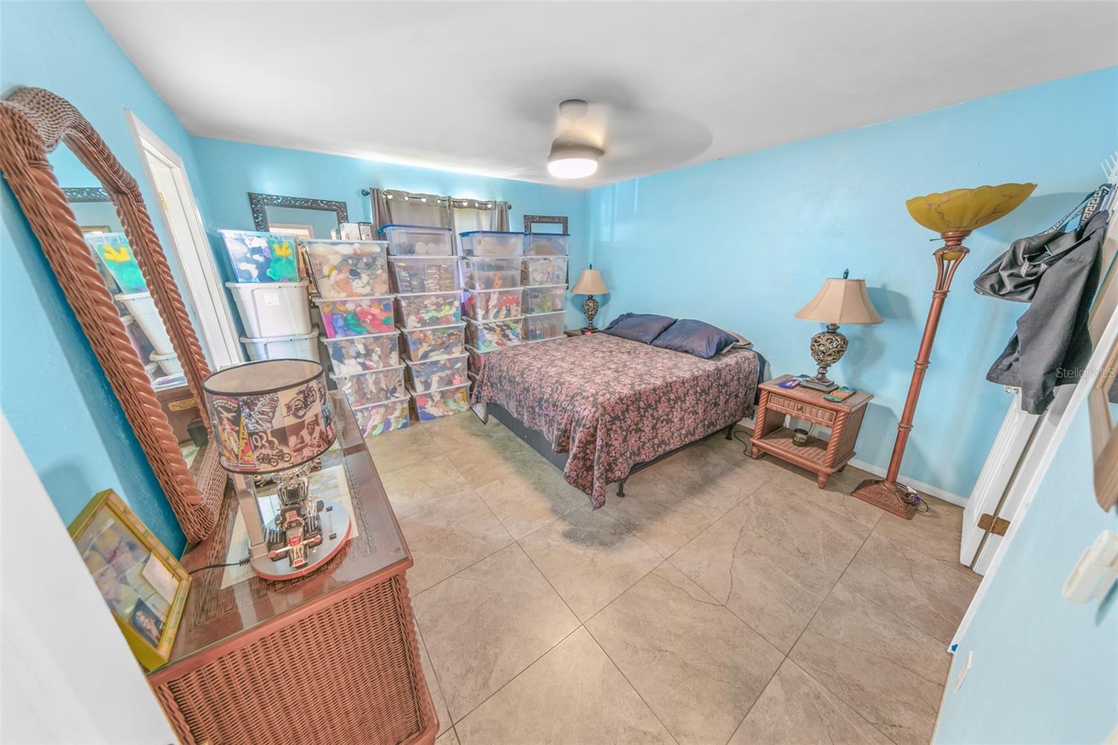 2041 HALIFAX DR