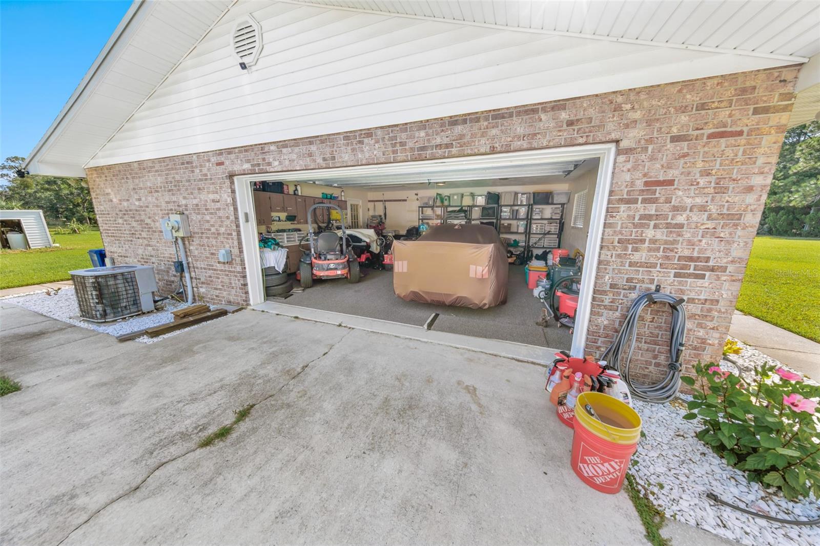 2041 HALIFAX DR