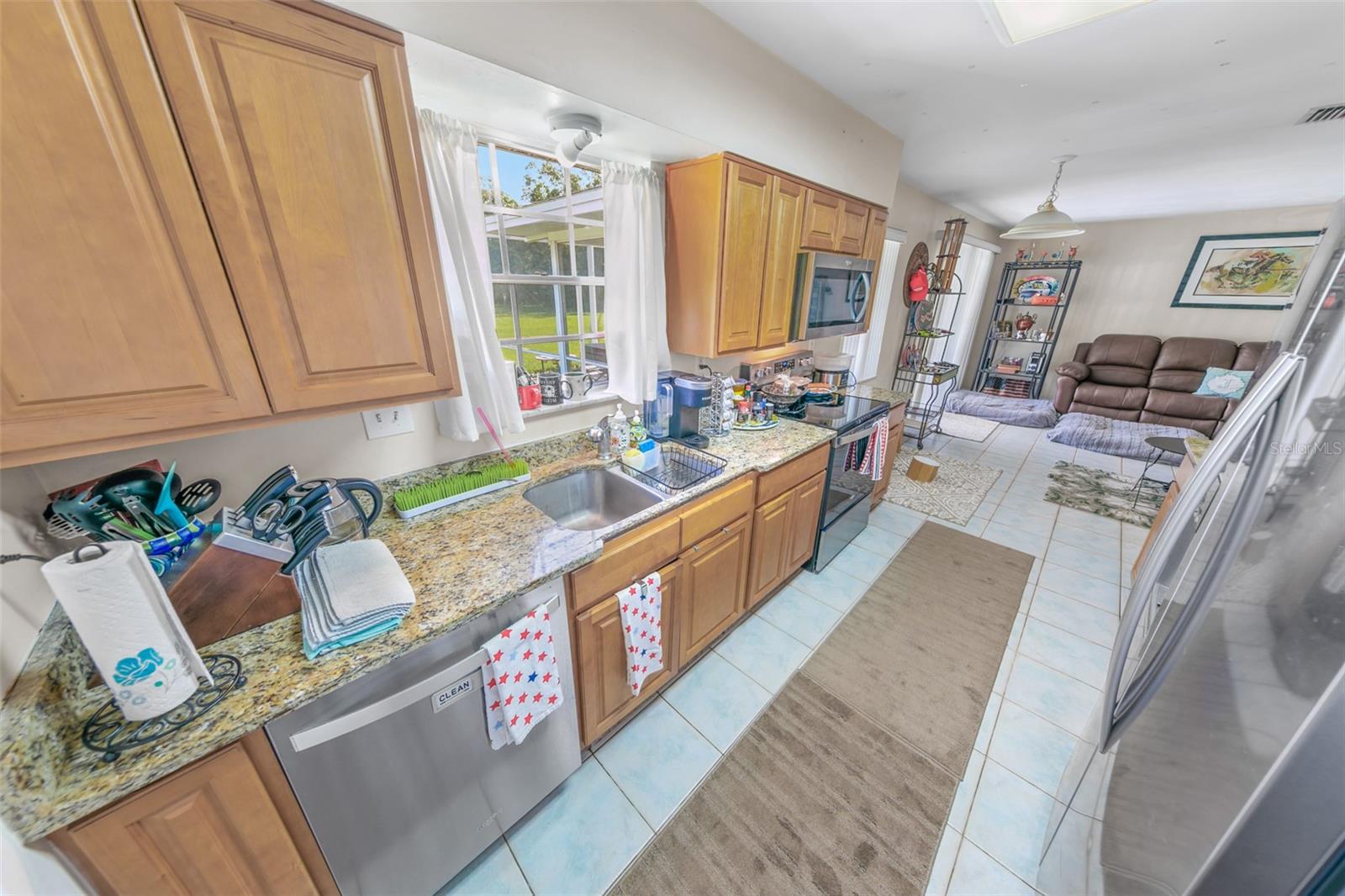 2041 HALIFAX DR