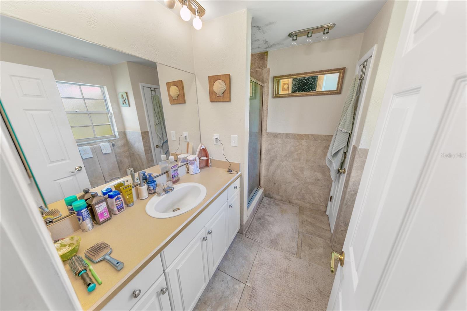 2041 HALIFAX DR