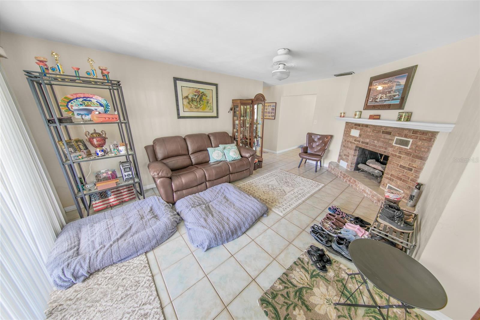 2041 HALIFAX DR