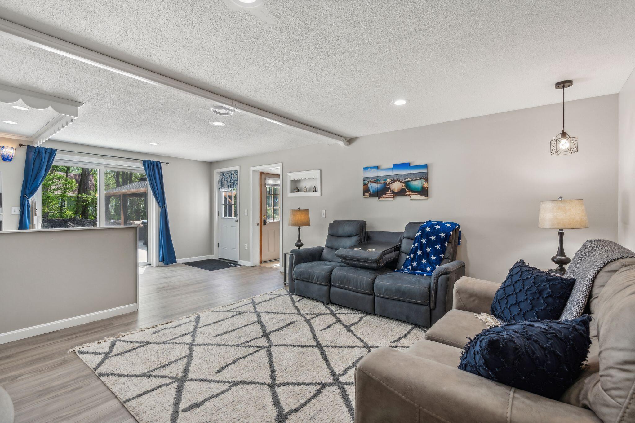 6 Woodside Drive