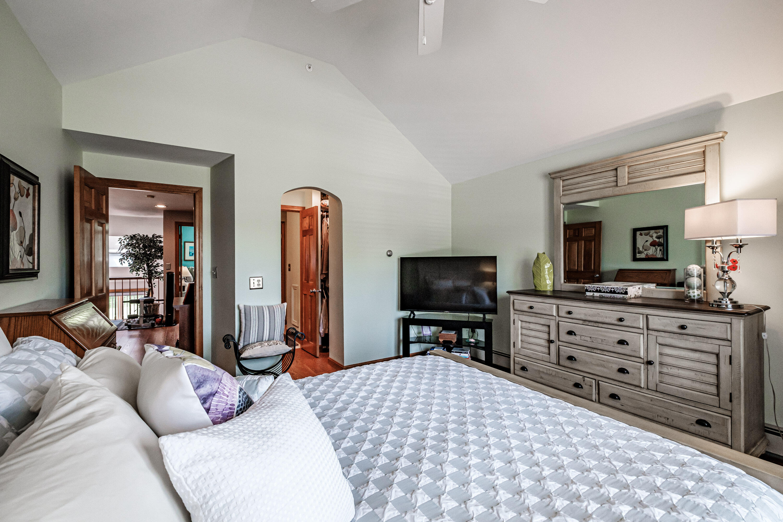 39 Meadowbrook Drive, 2
