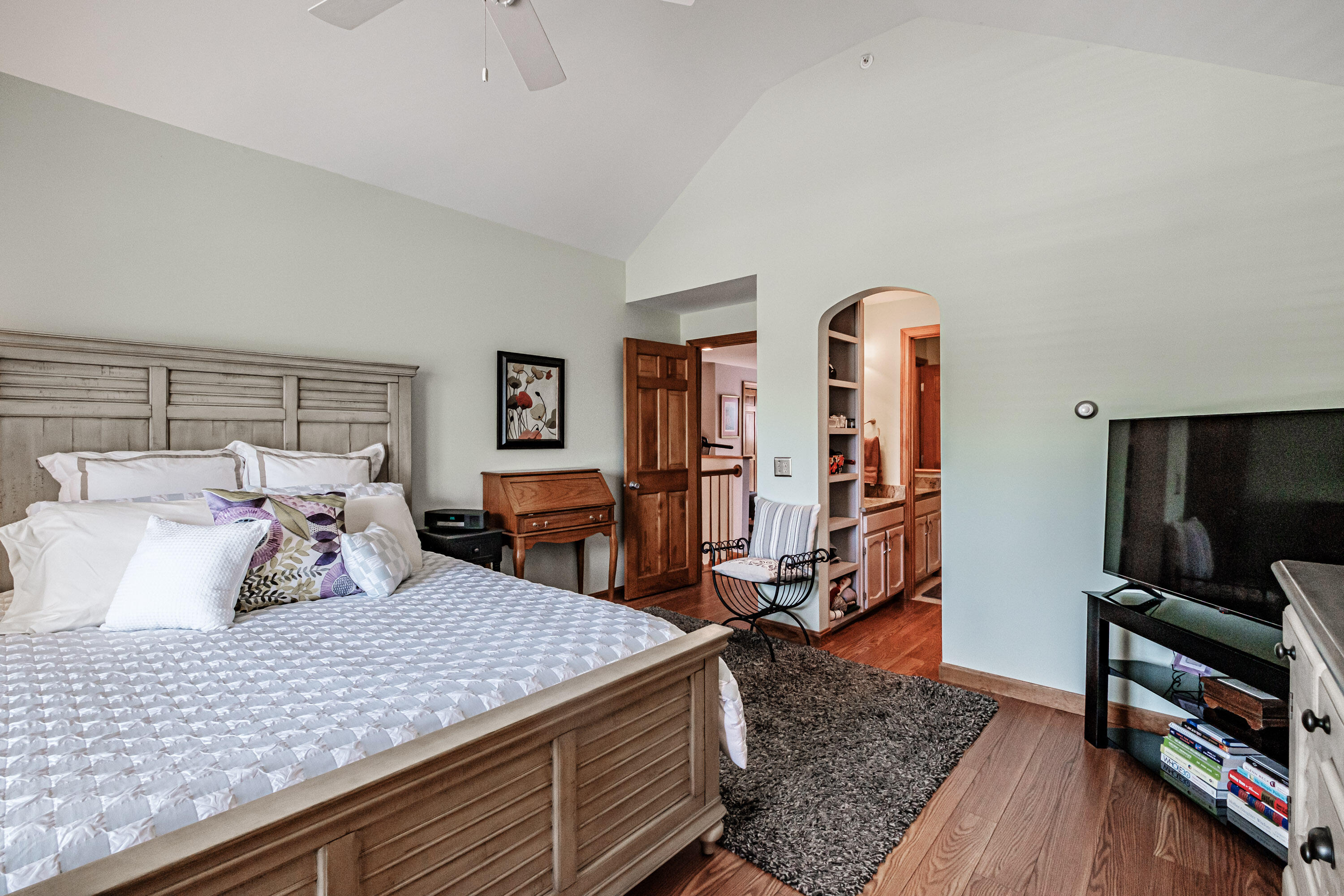 39 Meadowbrook Drive, 2