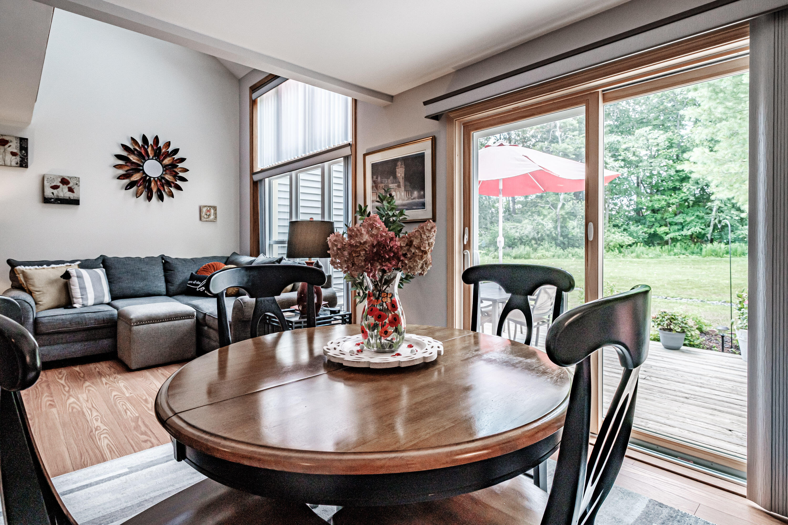 39 Meadowbrook Drive, 2