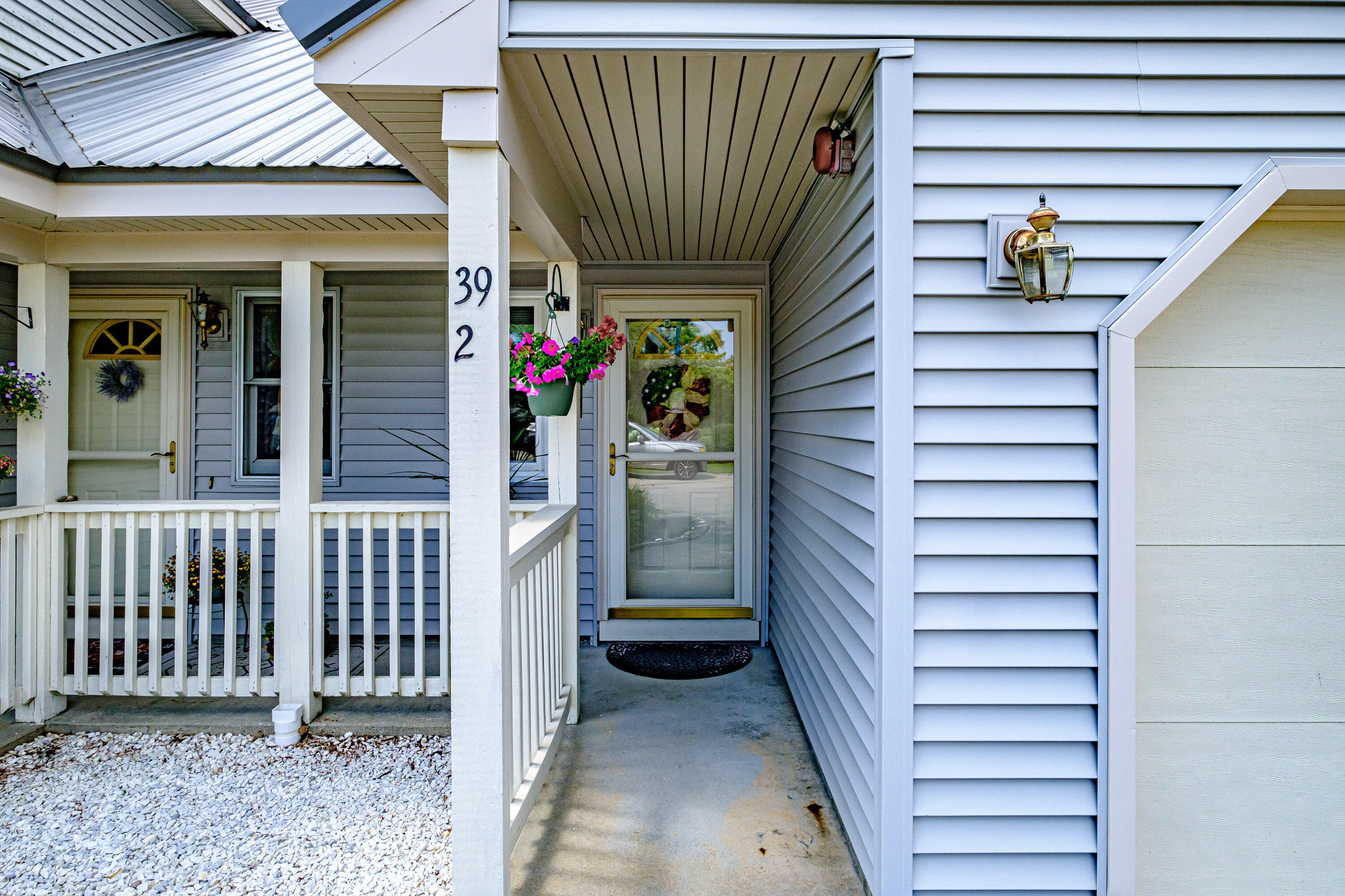 39 Meadowbrook Drive, 2