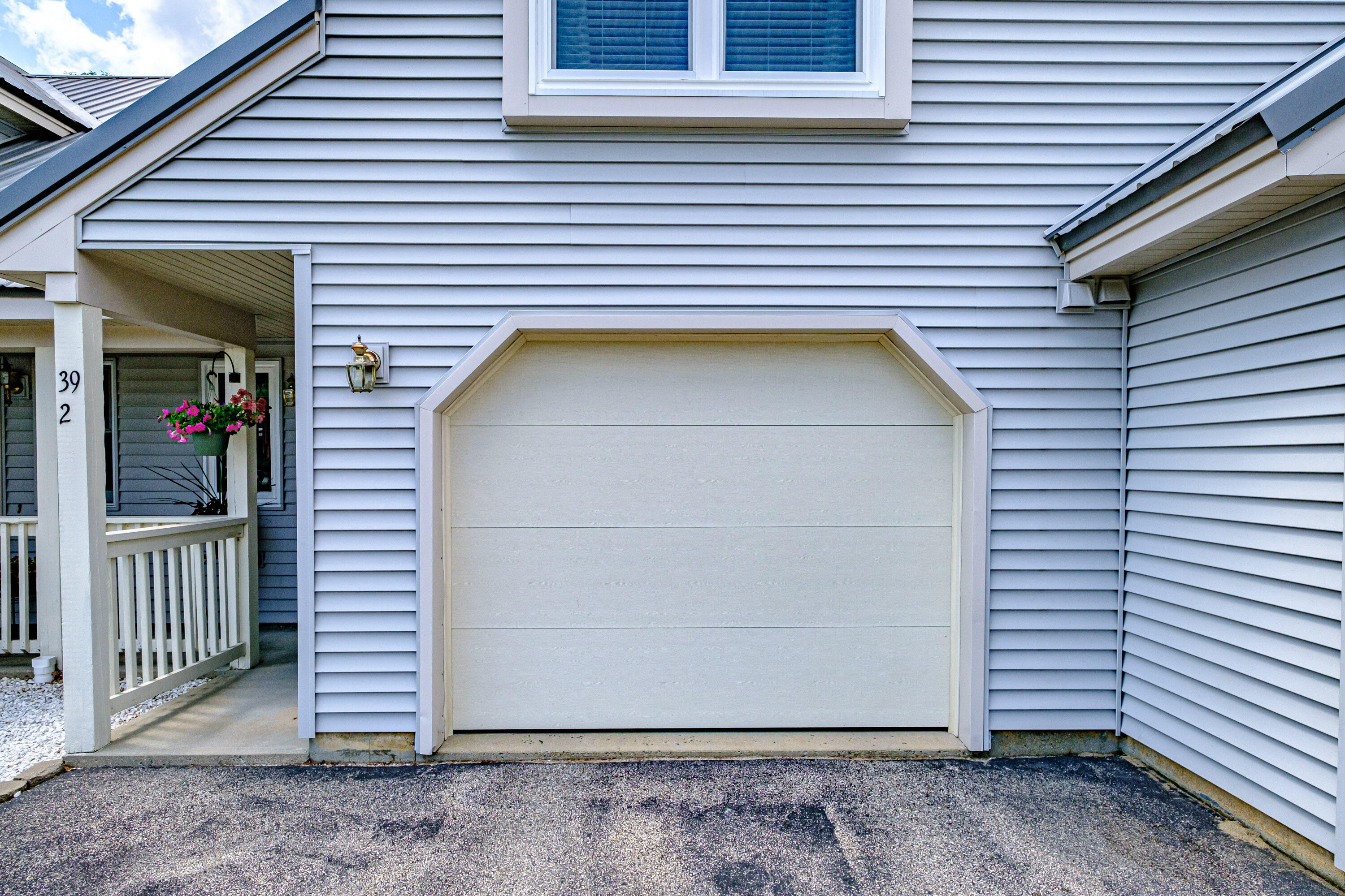 39 Meadowbrook Drive, 2