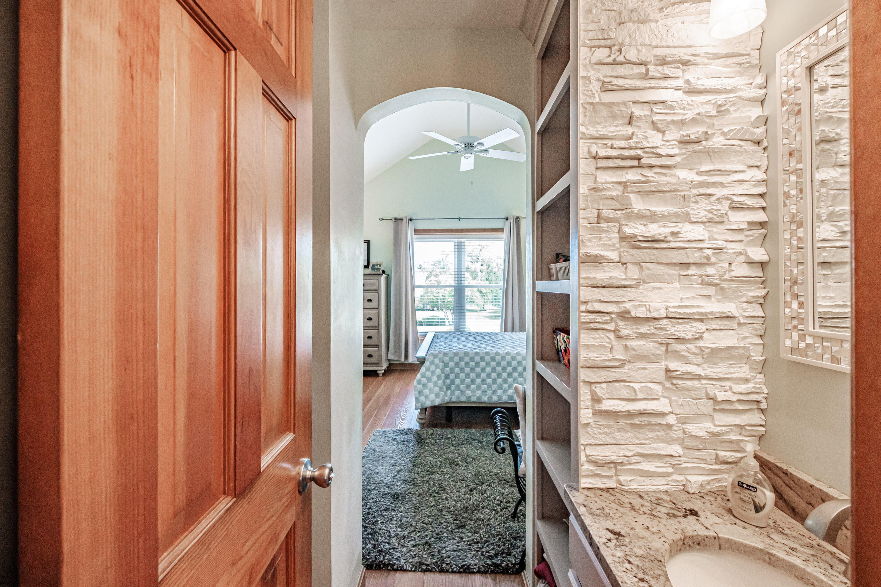 39 Meadowbrook Drive, 2