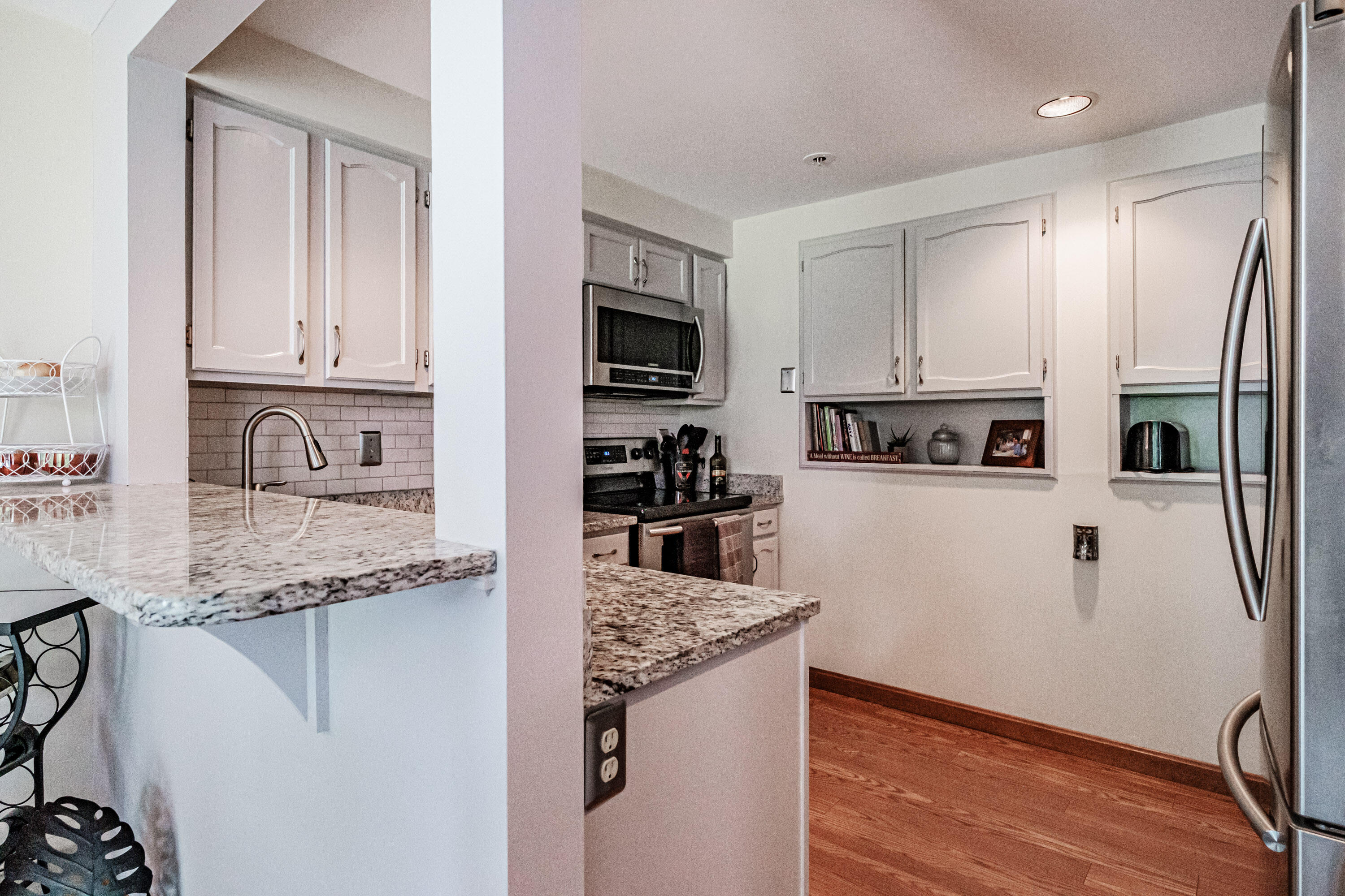 39 Meadowbrook Drive, 2