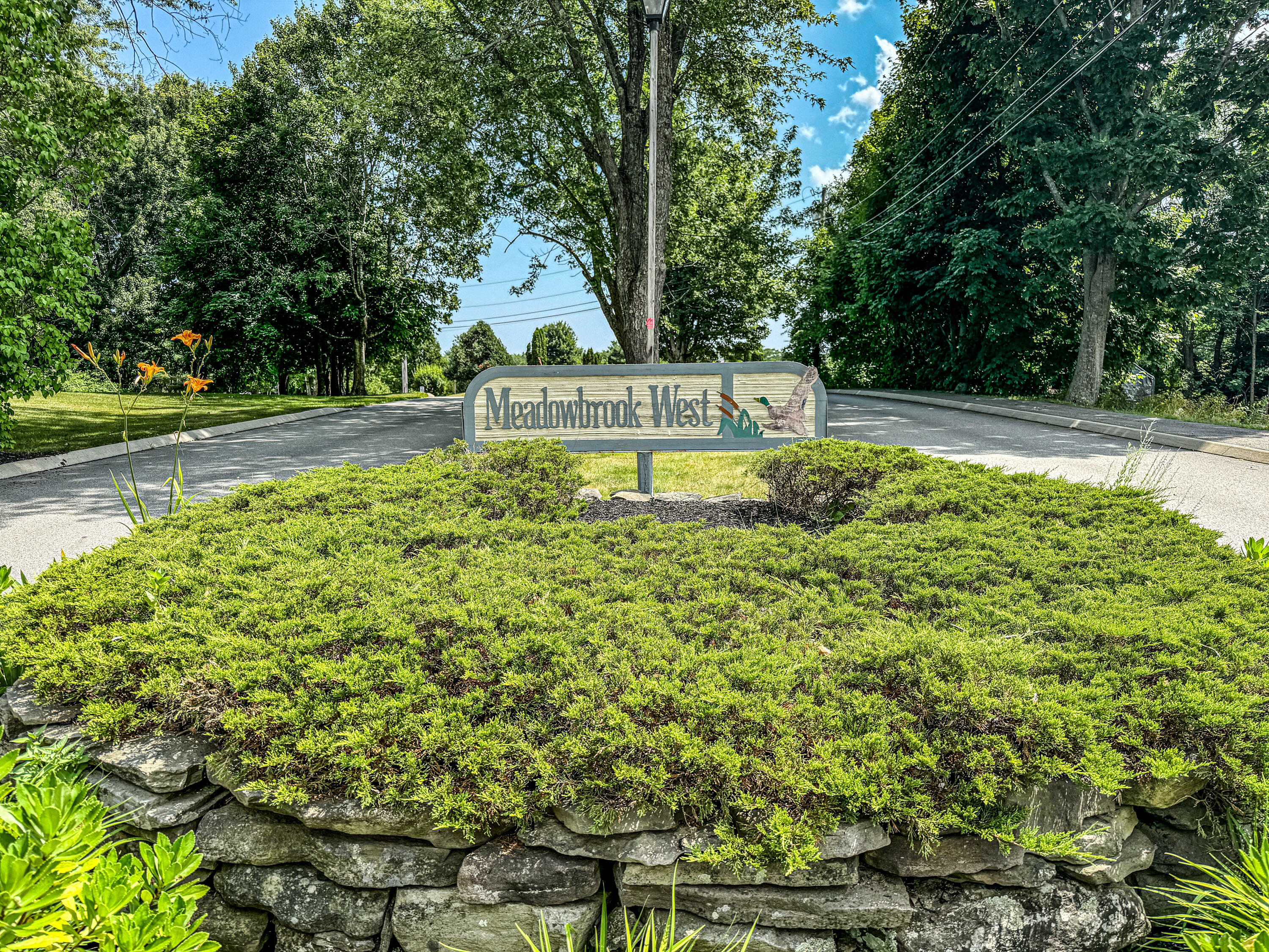 39 Meadowbrook Drive, 2