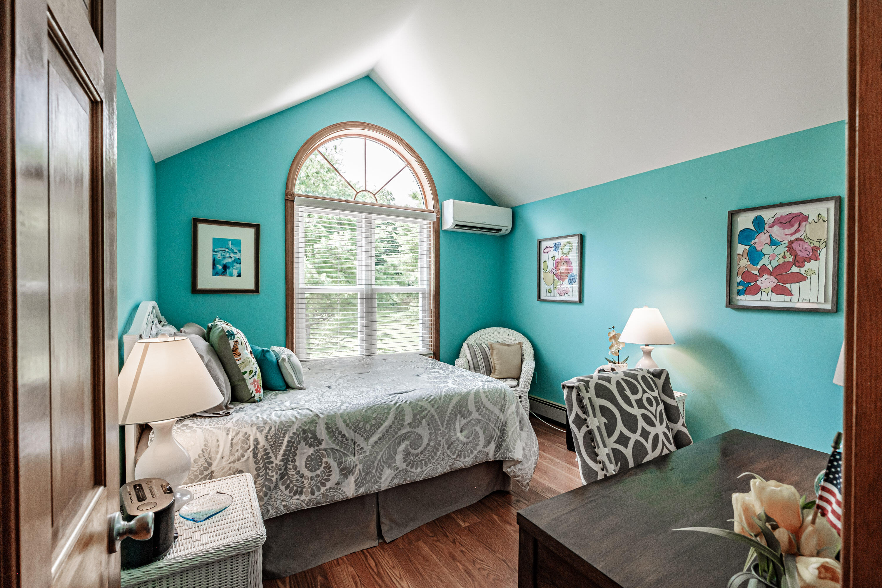 39 Meadowbrook Drive, 2