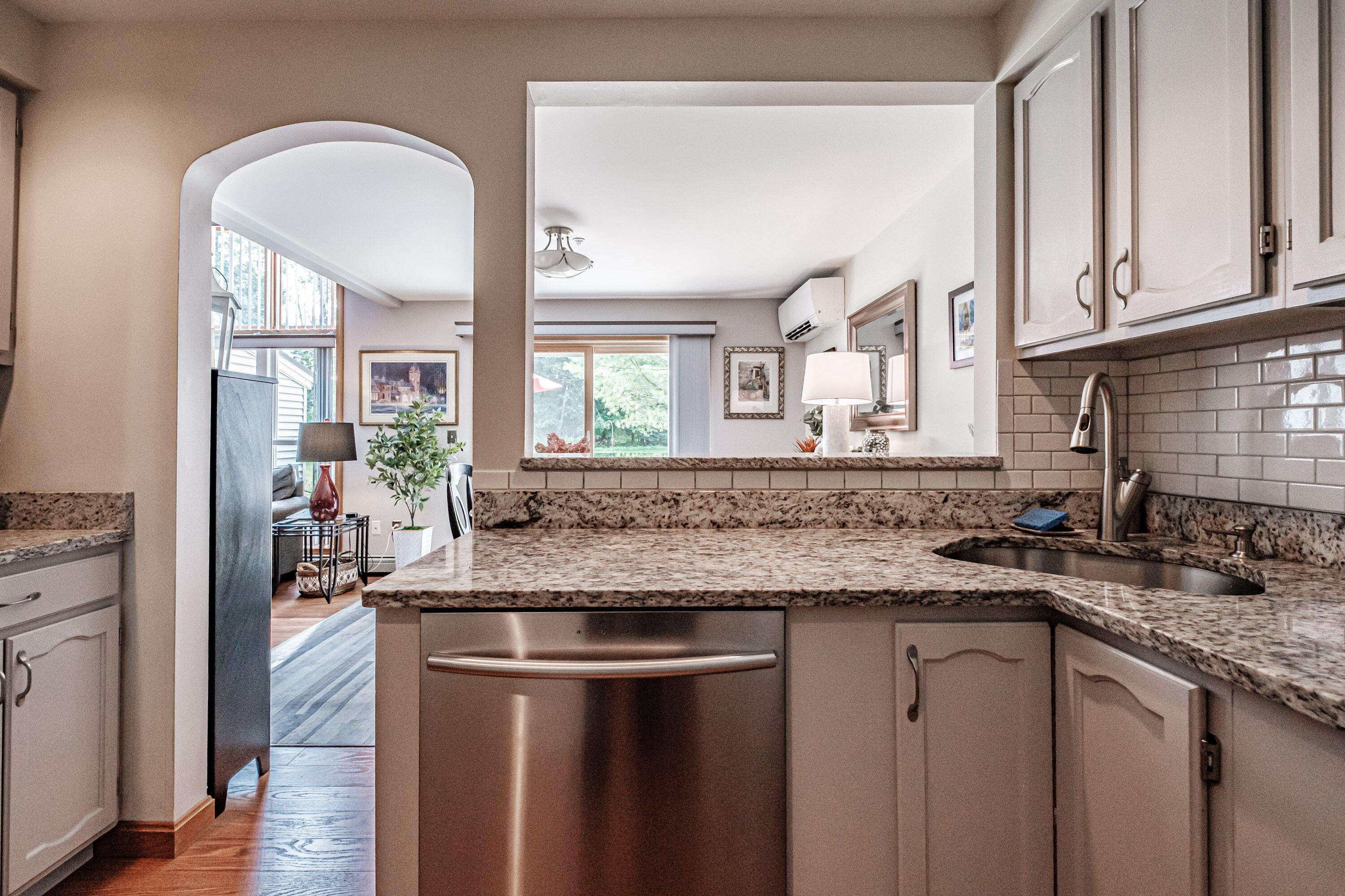 39 Meadowbrook Drive, 2