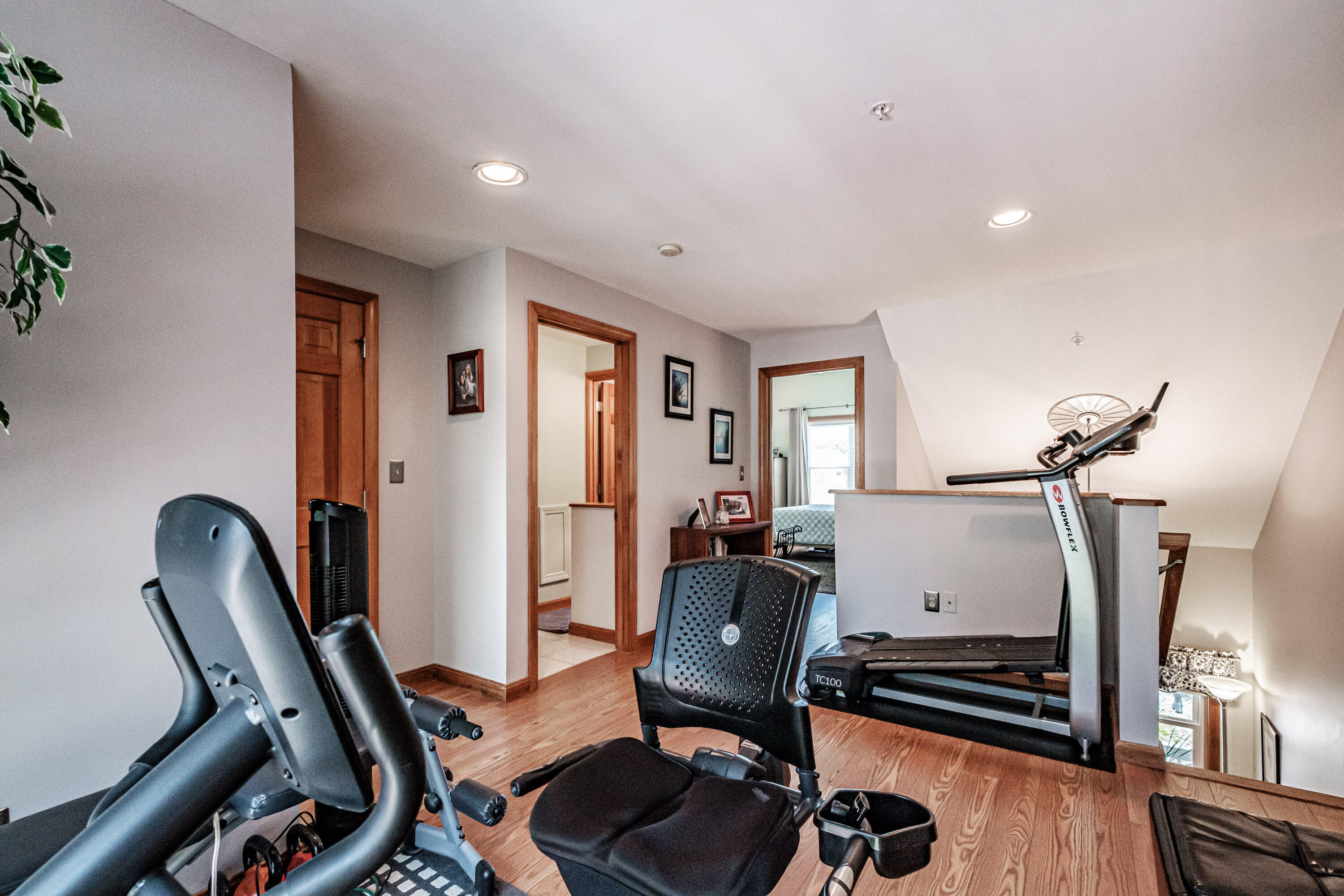 39 Meadowbrook Drive, 2