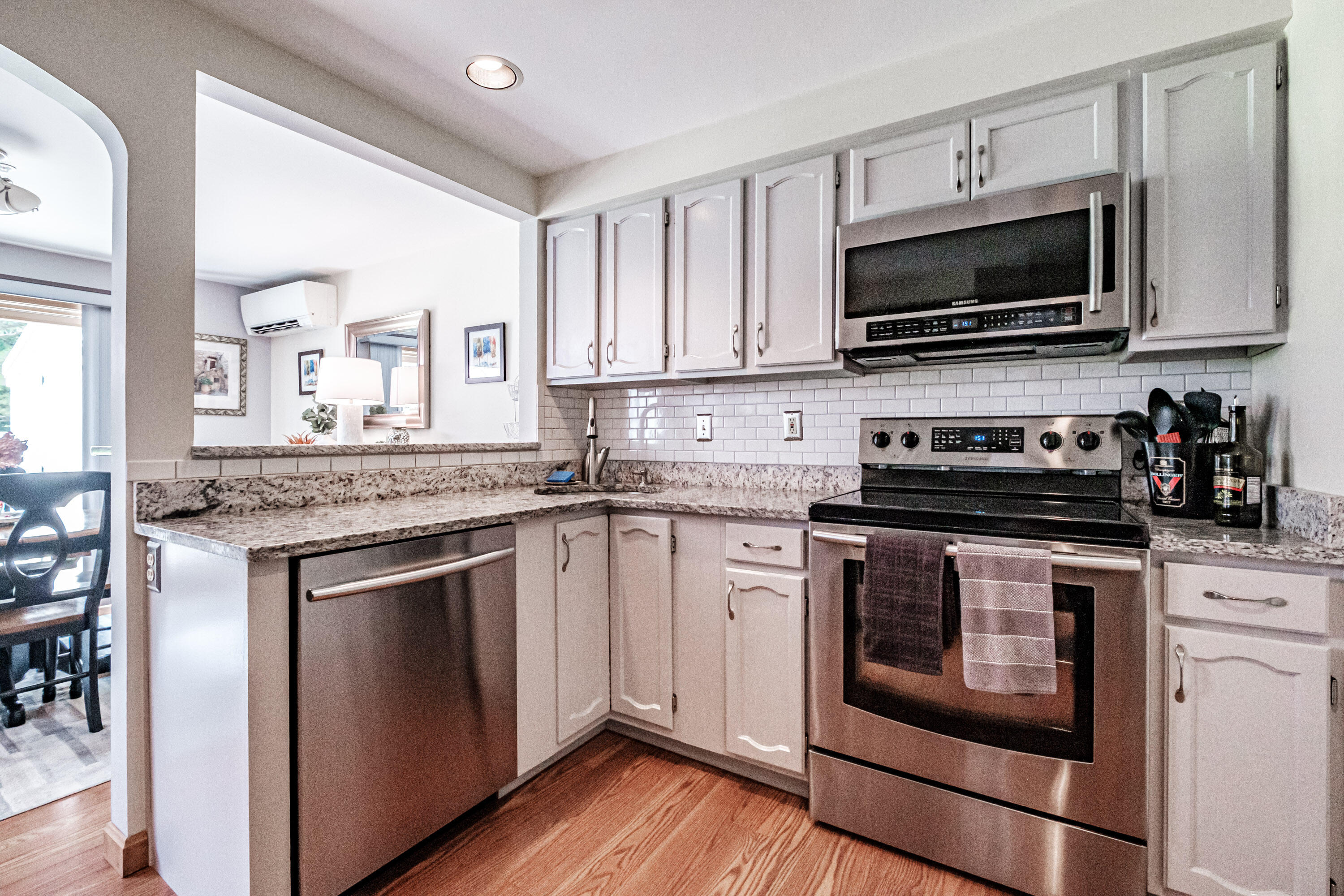 39 Meadowbrook Drive, 2