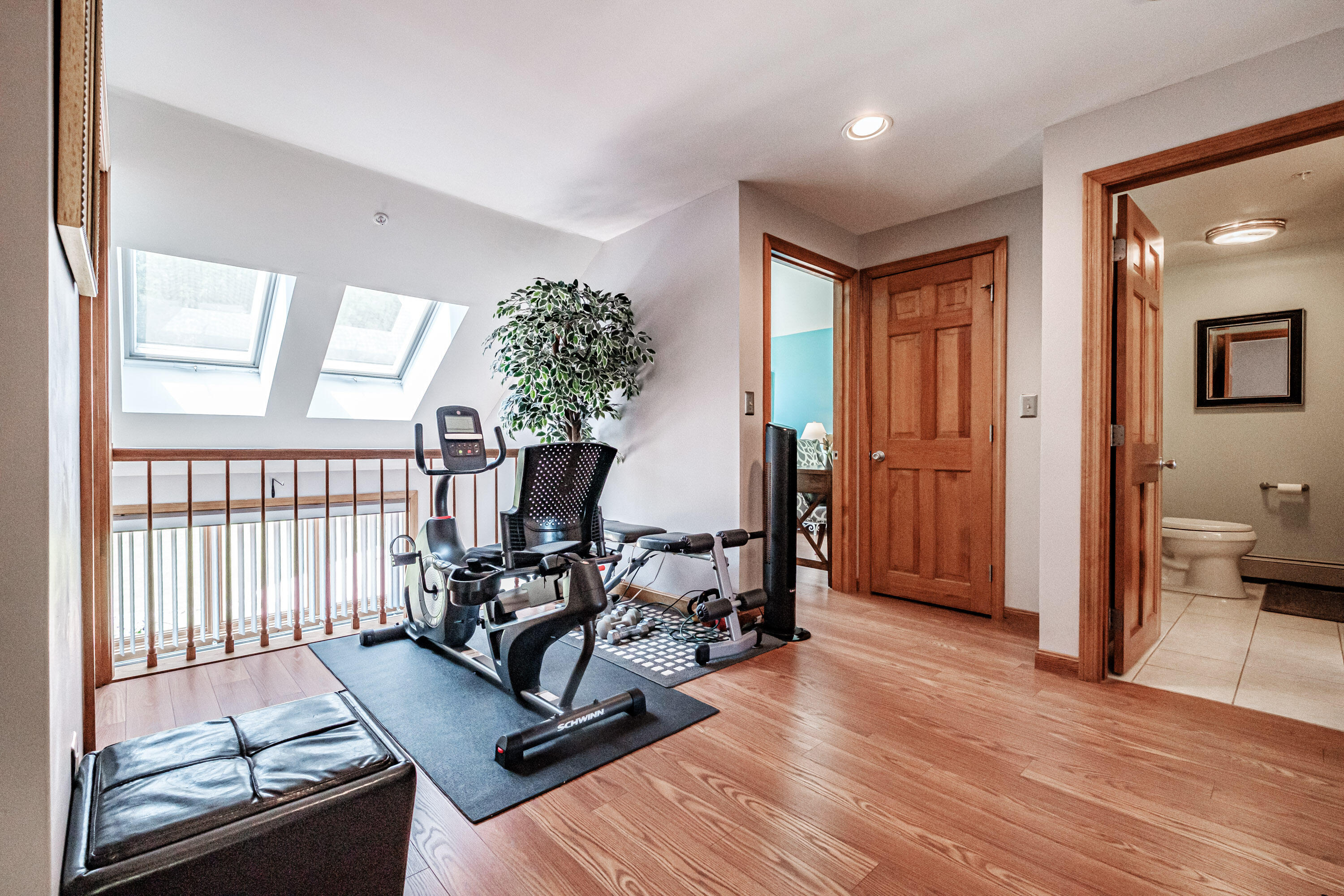 39 Meadowbrook Drive, 2