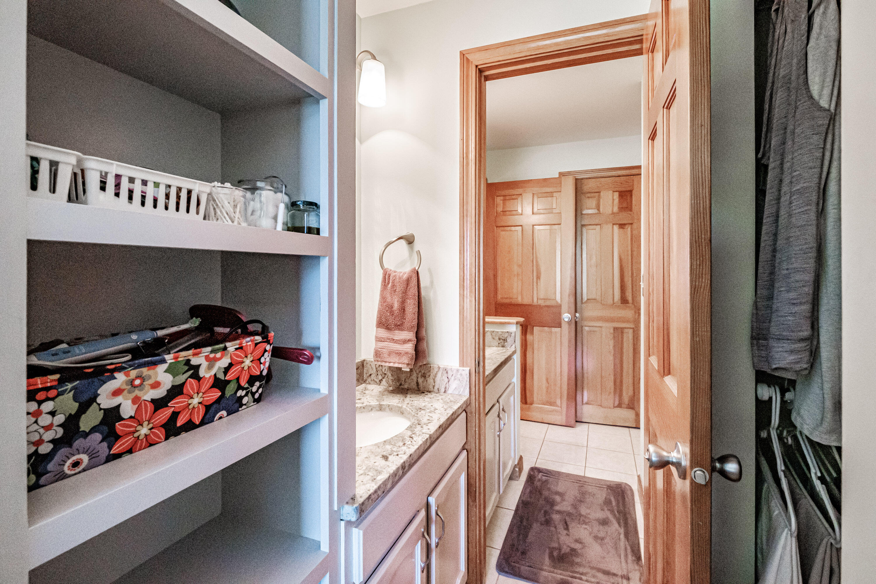 39 Meadowbrook Drive, 2