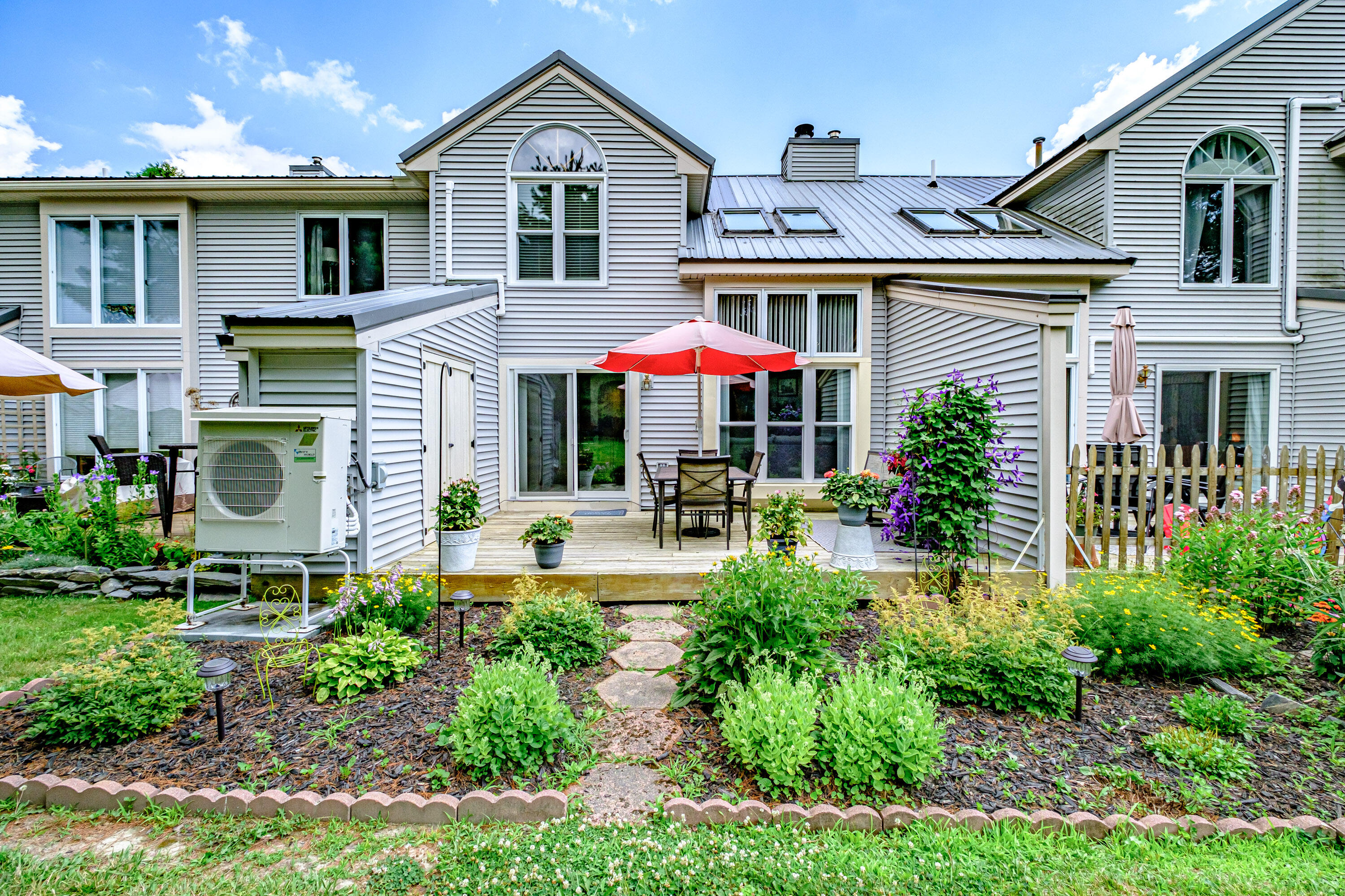 39 Meadowbrook Drive, 2