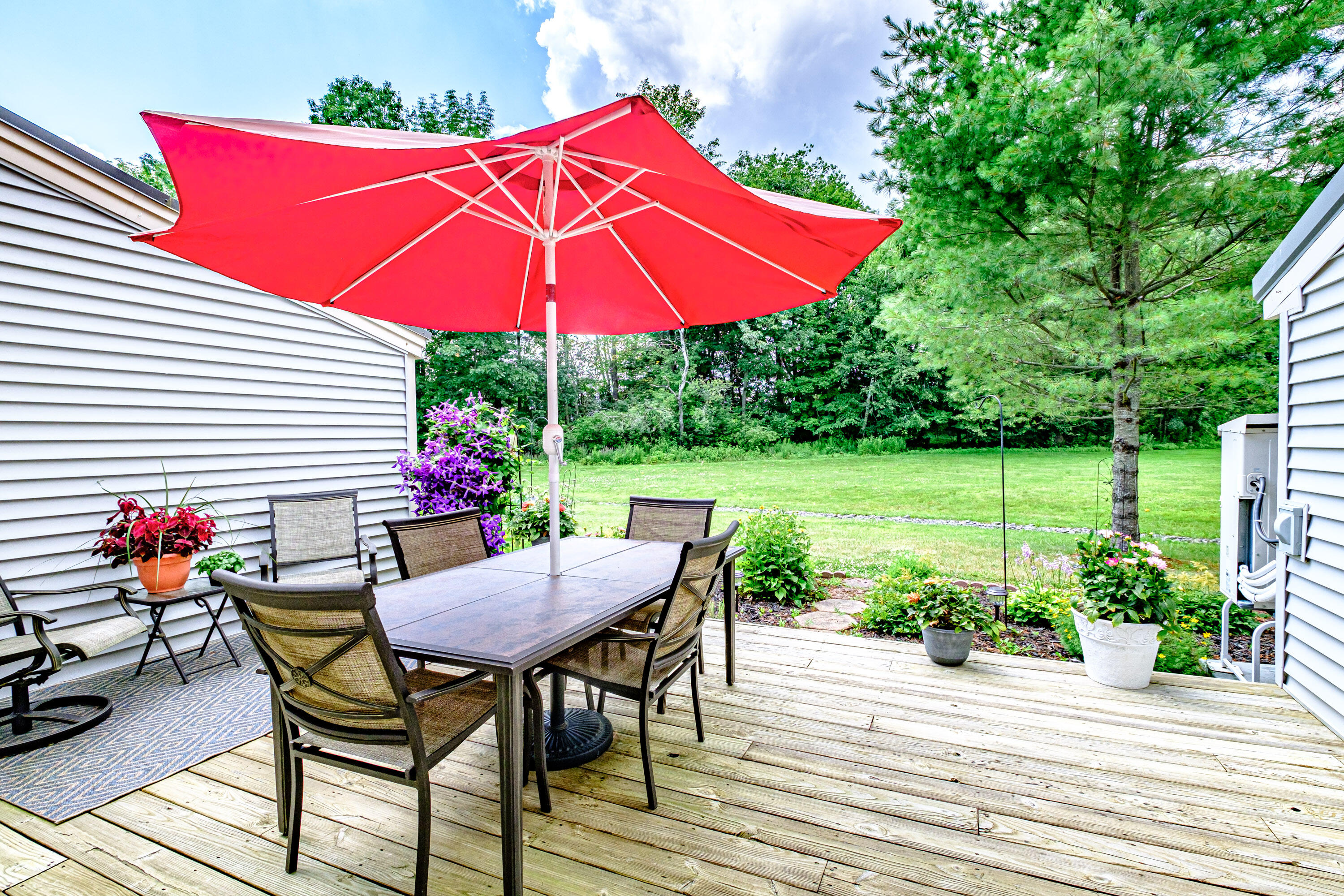 39 Meadowbrook Drive, 2