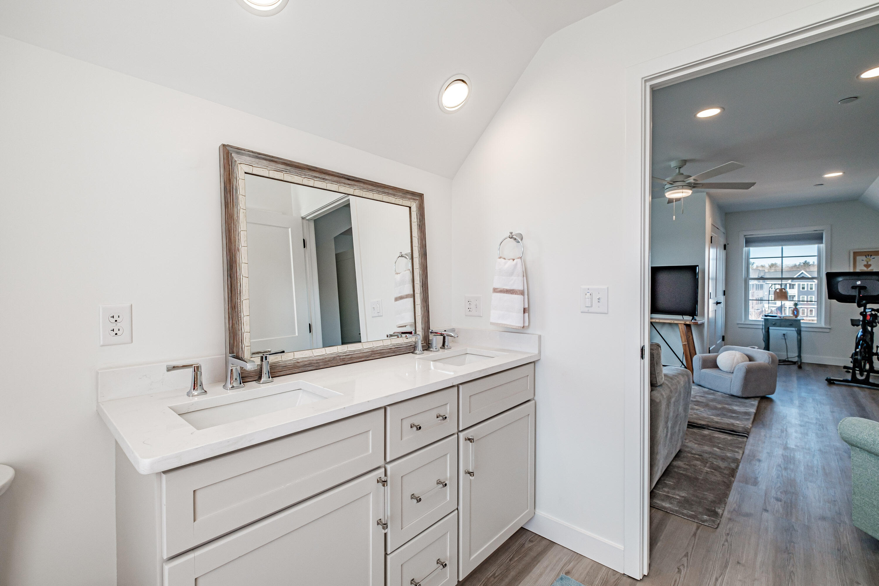 15 Frontrunner Way, 15