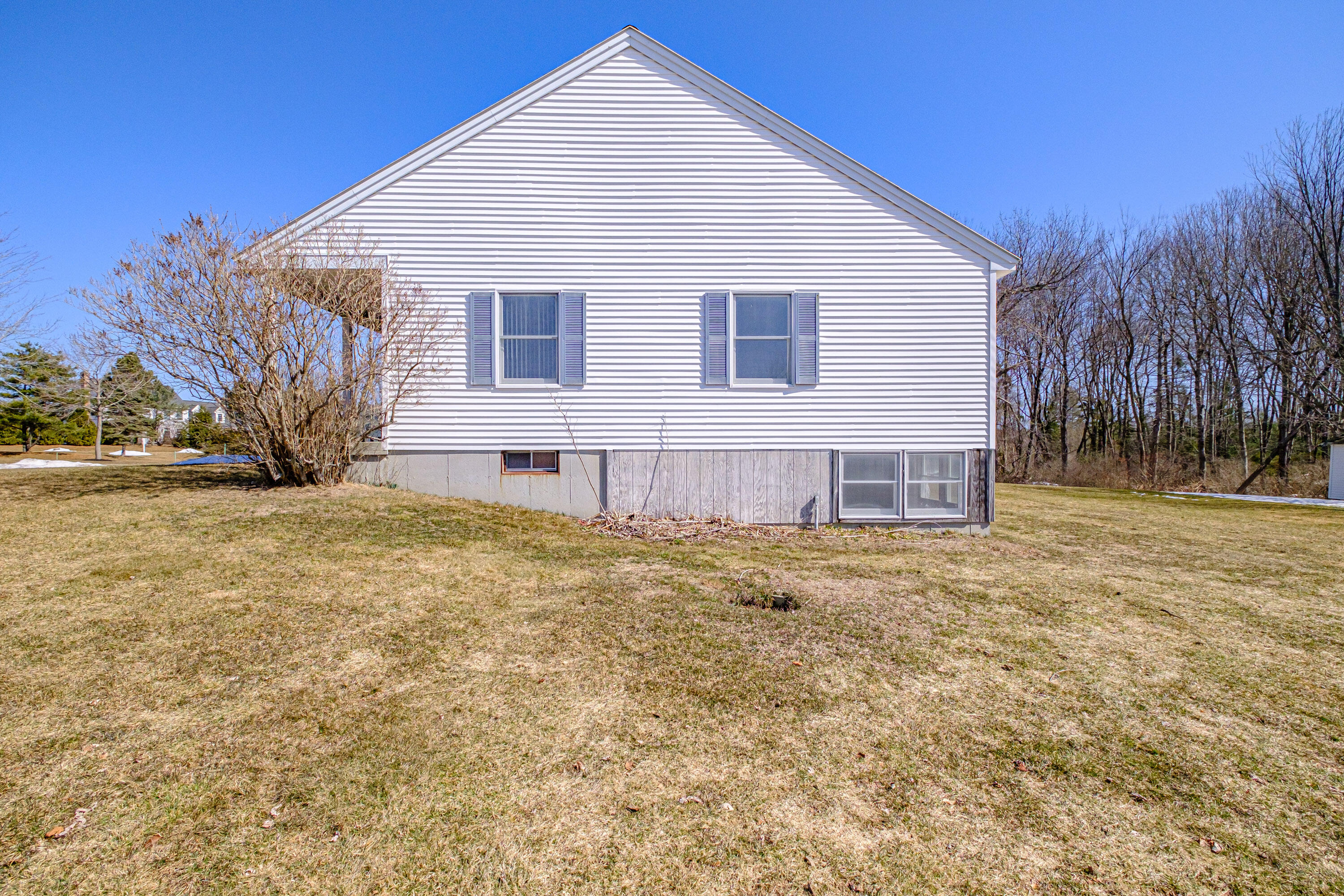 9 Clearwater Drive