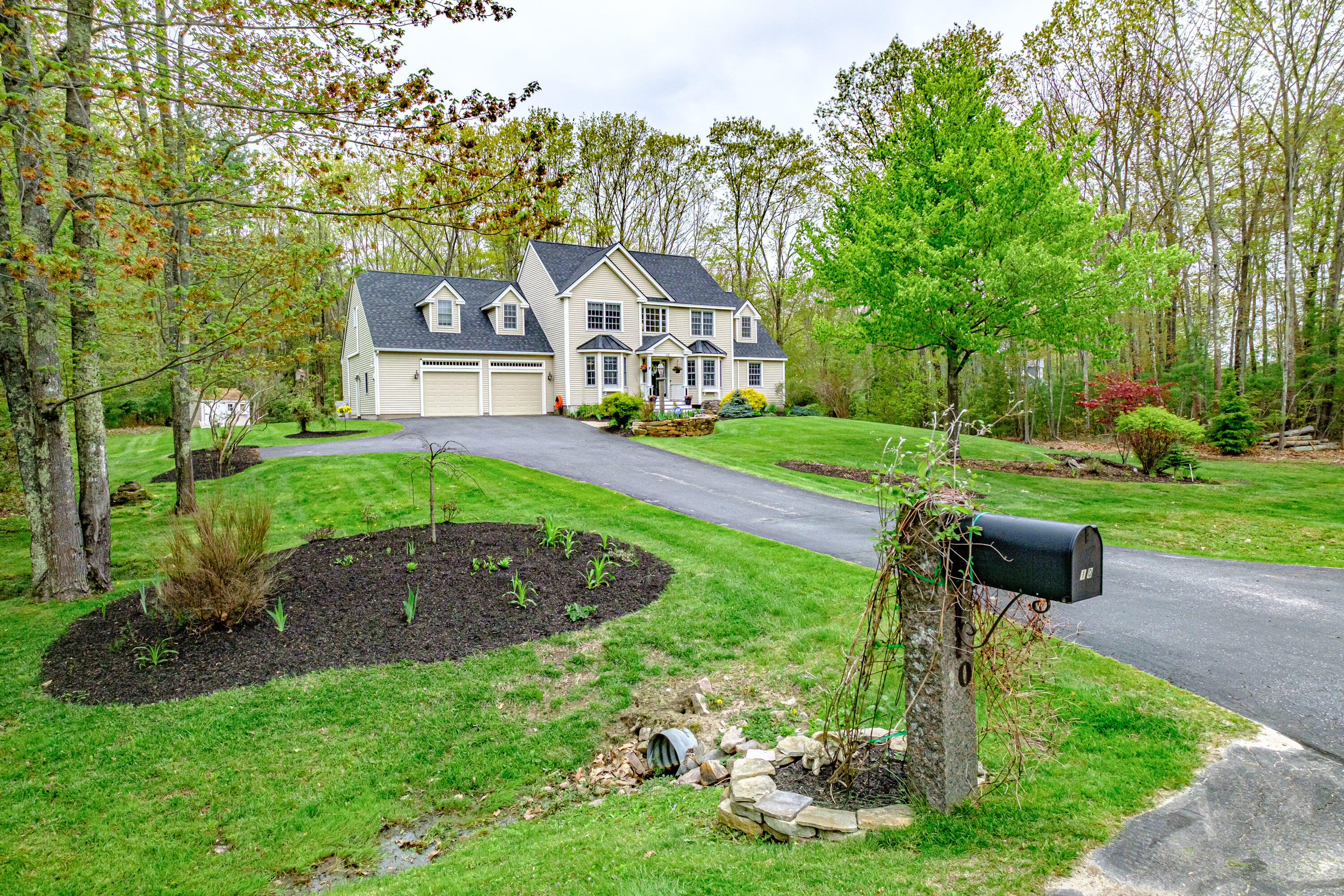 10 Hidden Creek Drive