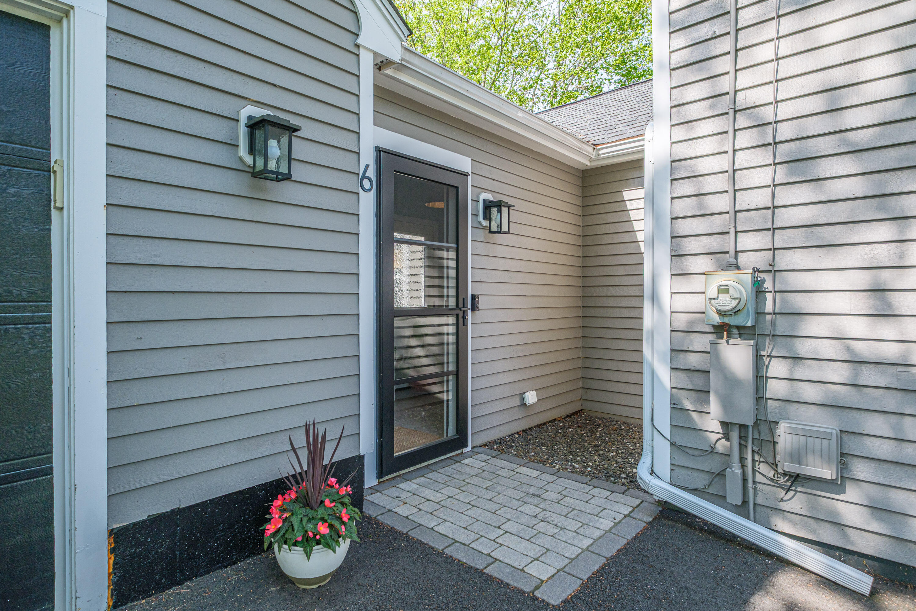 6 Plymouth Drive