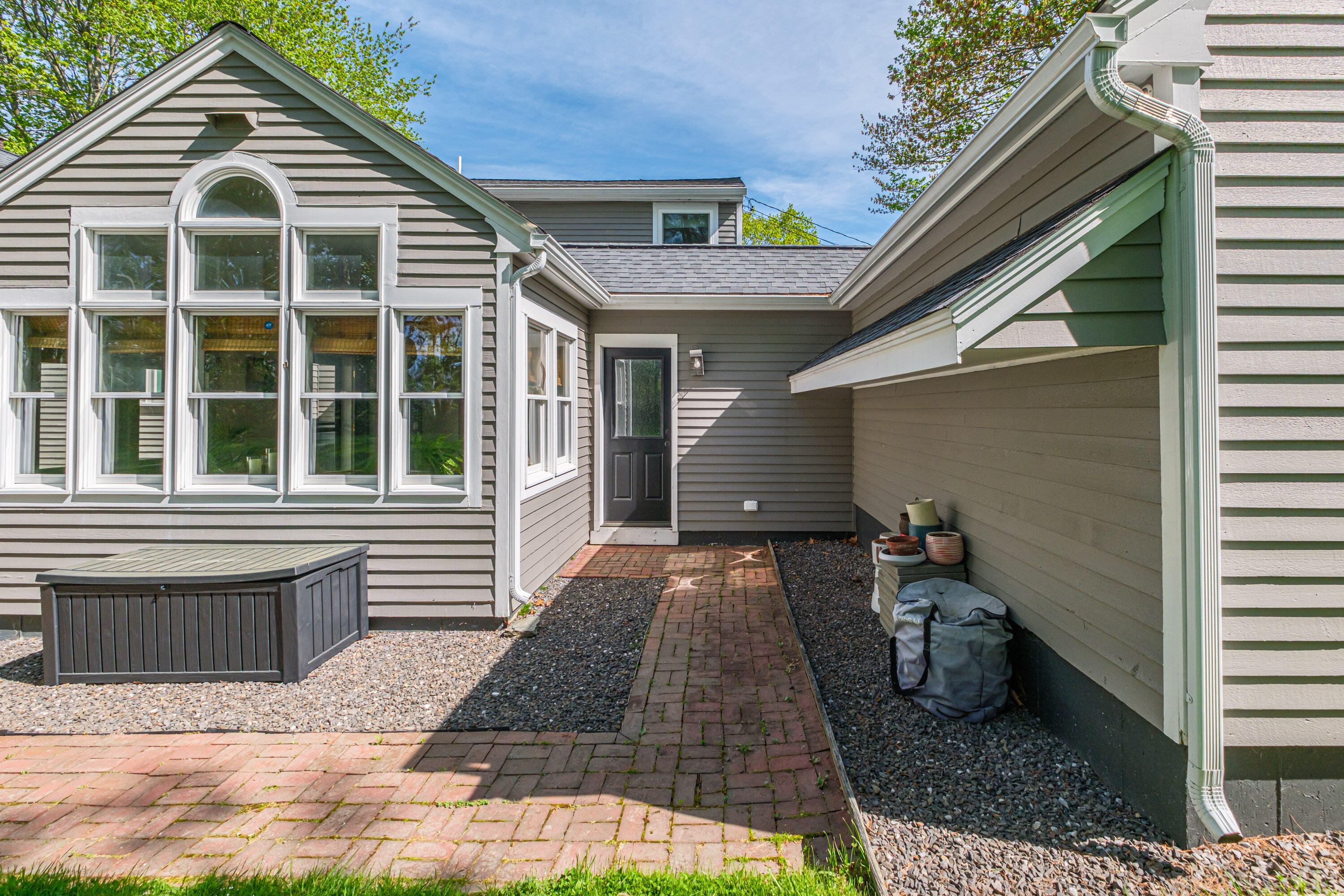6 Plymouth Drive