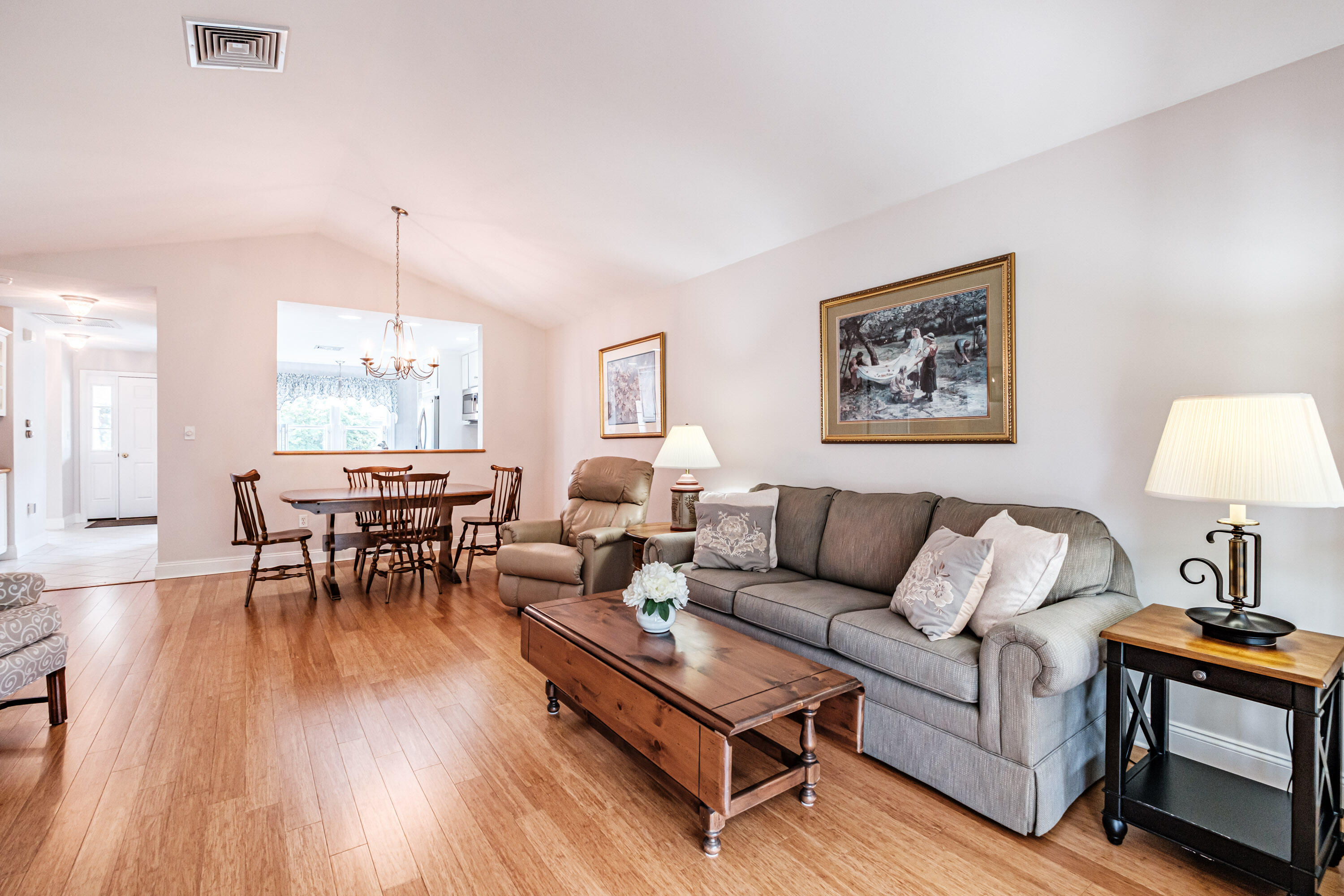 102 Fountain Way 102