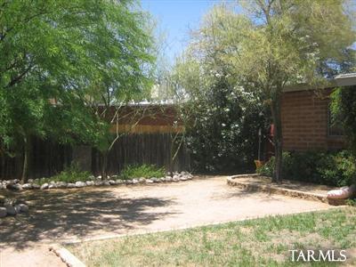 878 E Mitchell Drive