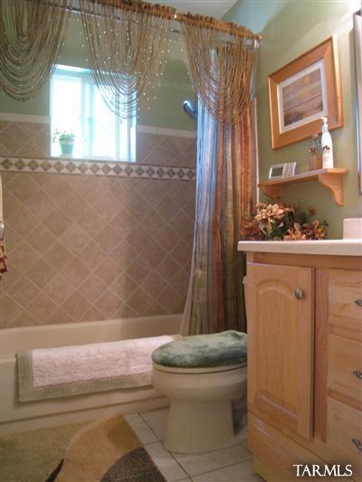 1216 W Wheatridge Drive