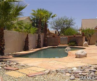 1570 N Blacklawn Avenue