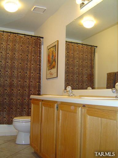 1570 N Blacklawn Avenue