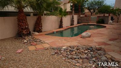 1570 N Blacklawn Avenue